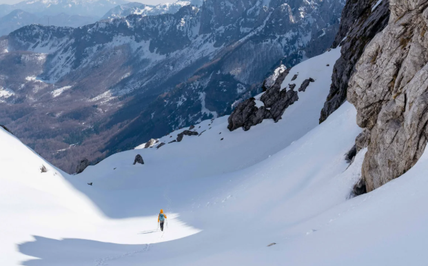 theth skiing